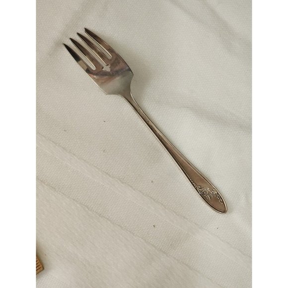 Oneida Queen Bess II Salad Fork 6.5" silverplate clover pierced - Picture 6 of 11